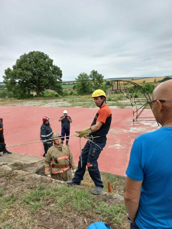 ДФ "Асеневци" в съвместно обучение с доброволци от Румъния 