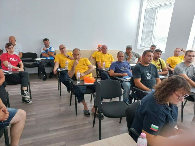 ДФ "Асеневци" в съвместно обучение с доброволци от Румъния 