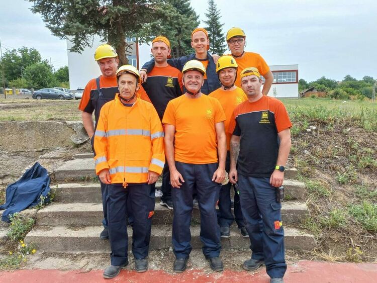 ДФ "Асеневци" в съвместно обучение с доброволци от Румъния 