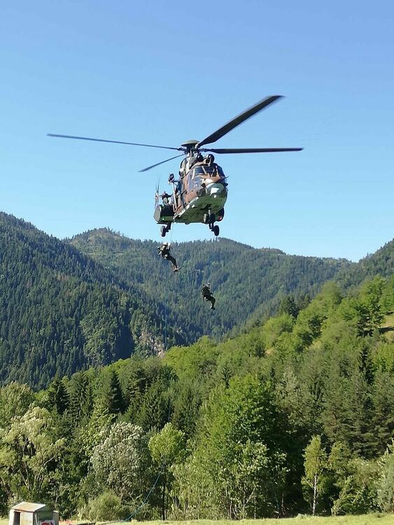 Алпийците от Смолян провеждат обучение съвместно с военнослужещи от 24-та авиобаза - Крумово