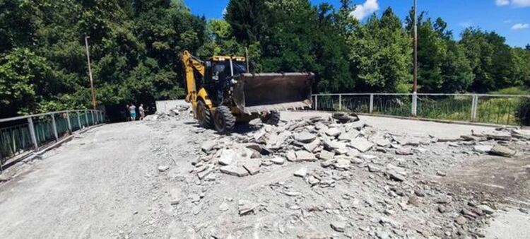 Започна ремонта на пешеходния мост над река Струма при ул. „Райко Даскалов“ и ул. „Струма“