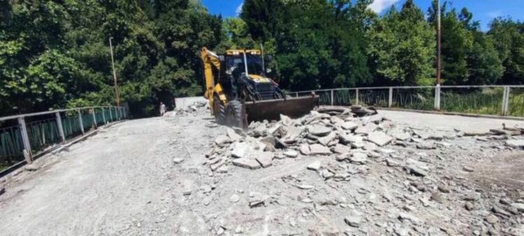 Започна ремонта на пешеходния мост над река Струма при ул. „Райко Даскалов“ и ул. „Струма“