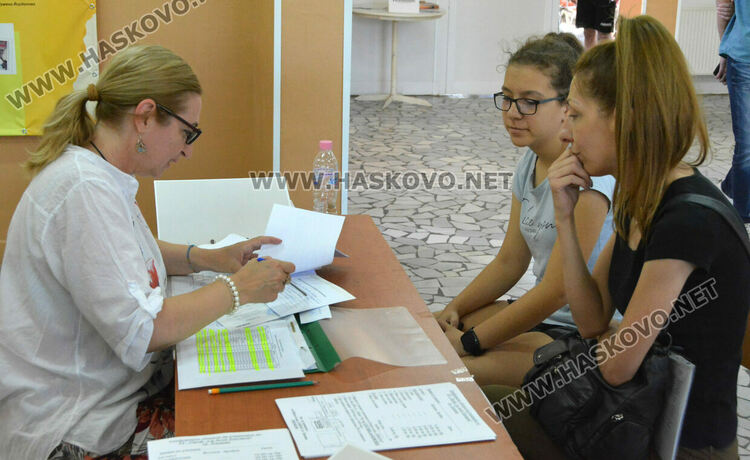 Започна записването за гимназиите след първо класиране