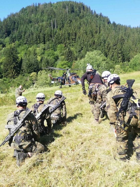 Алпийците от Смолян провеждат обучение съвместно с военнослужещи от 24-та авиобаза - Крумово