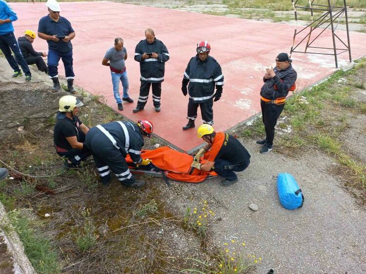 ДФ "Асеневци" в съвместно обучение с доброволци от Румъния 