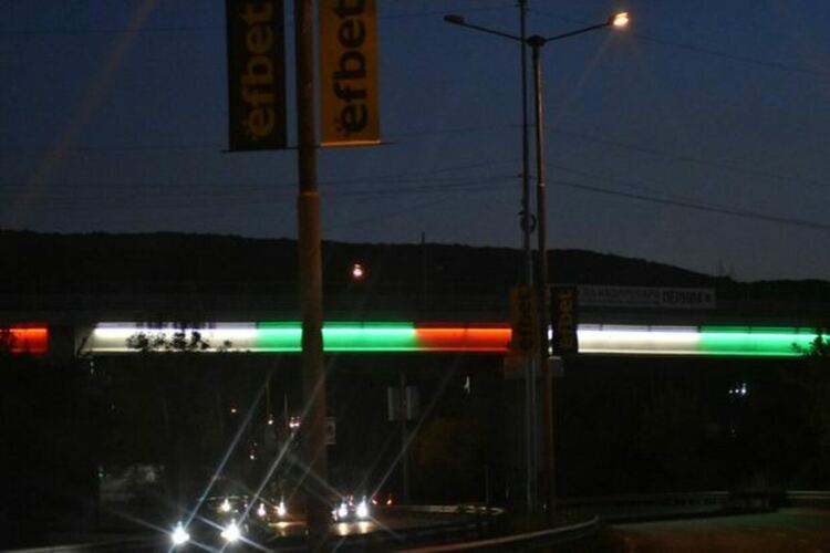 Цветовете на българския трибагреник ще огряват всяка вечер надлез „Иван Вазов“