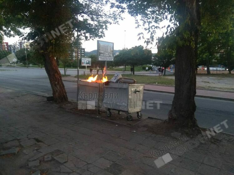 Горя контейнер в центъра на Кърджали, полицията твърди,че не е запален умишлено
