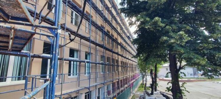 Продължава работата по подобряването на енергийната ефективност на сградата на ОУ „Св. Иван Рилски“ и ПМГ „Христо Смирненски“