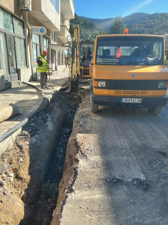Подменят водопровод в Петково. Колко време селото ще е разкопано?