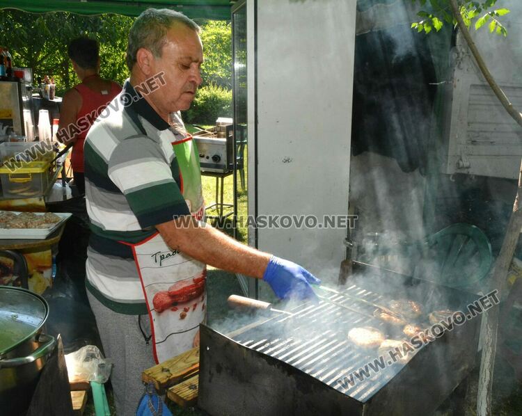 Фолклорни състави от Южна България се събраха в Орлово за „Орловски напеви“
