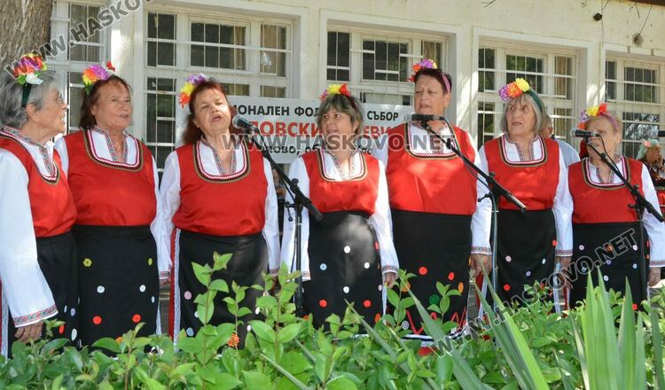 Фолклорни състави от Южна България се събраха в Орлово за „Орловски напеви“