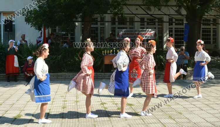 Фолклорни състави от Южна България се събраха в Орлово за „Орловски напеви“