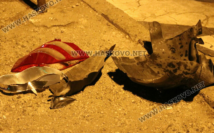 Два Мерцедеса се разбиха край „Лебеда“, единият изхвърча на тротоара