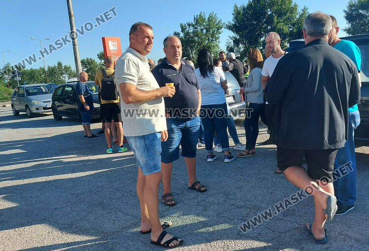 Земеделци от Хасковско блокираха българо-гръцката граница в знак на протест