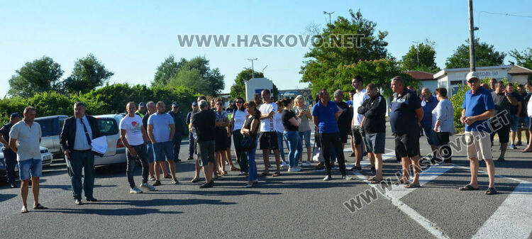 Земеделци от Хасковско блокираха българо-гръцката граница в знак на протест