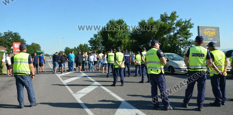 Земеделци от Хасковско блокираха българо-гръцката граница в знак на протест