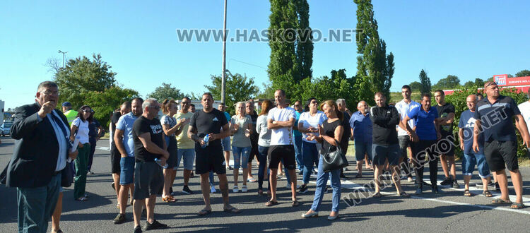 Земеделци от Хасковско блокираха българо-гръцката граница в знак на протест