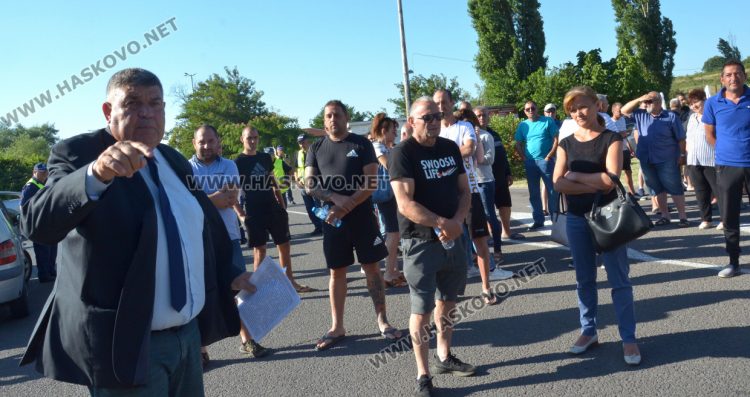 Земеделци от Хасковско блокираха българо-гръцката граница в знак на протест