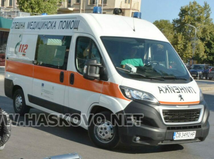 Моторист пострада при опит да избегне катастрофа с неправилно маневрираща кола