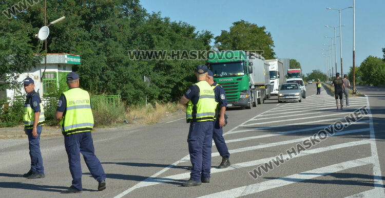 Земеделци от Хасковско блокираха българо-гръцката граница в знак на протест