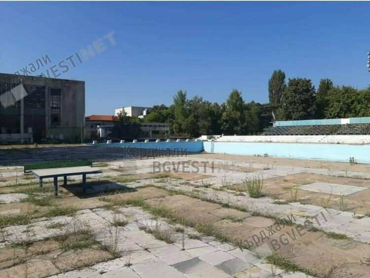 Днес внасят 3000 подписа в общината за отваряне на плувния басейн в Кърджали