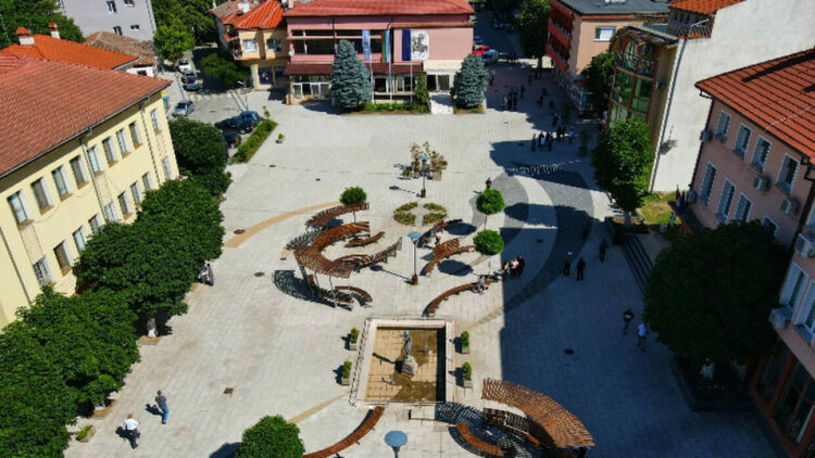Започна празникът на Крумовград под надслов "Среща на крумовградчани отблизо и далеч"