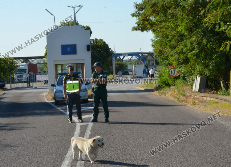Земеделци от Хасковско блокираха българо-гръцката граница в знак на протест