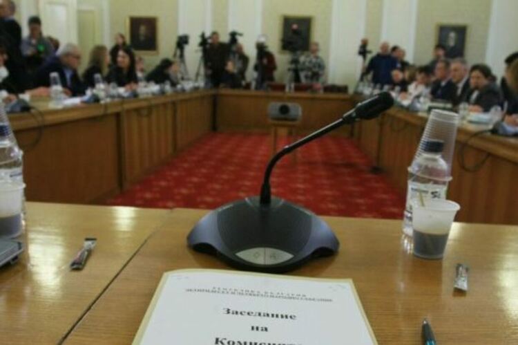 Посреднощ правната комисия в НС прие закона за КПКОНПИ