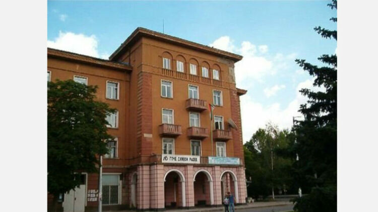 Ремонтират Езиковата гимназия в Перник