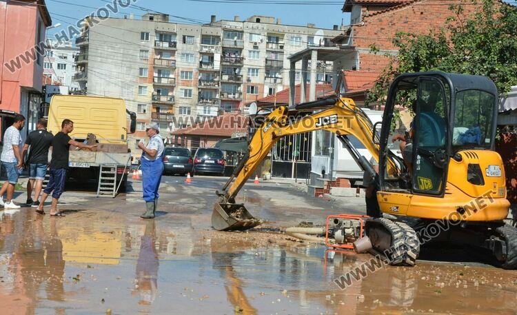 Тръба на ВиК се спука в „Република“, отстраняват проблема