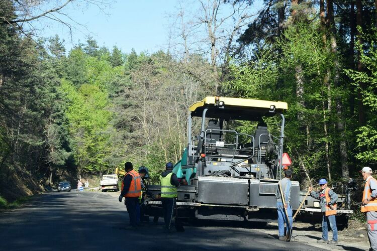 Обявени са обществени поръчки за проекти за основен ремонт на 84 км пътища в област Кърджали