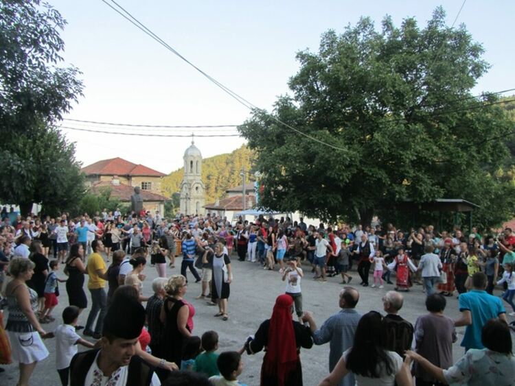 Набори дариха родопското село Левочево със соларно осветление