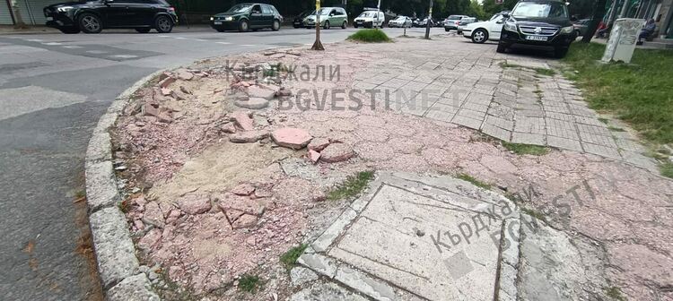 Случка с неочакван край.Ремонтираха светкавично тротоара срещу болницата