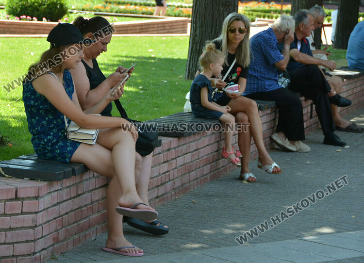 Пълни паркове и басейни в Хасковско в горещата събота