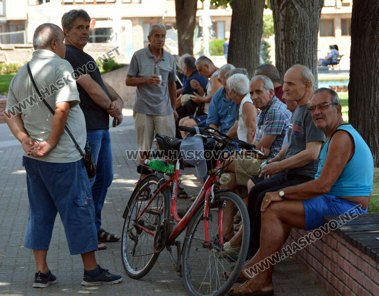 Пълни паркове и басейни в Хасковско в горещата събота