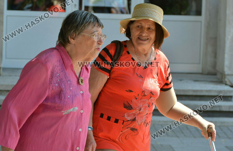 Пълни паркове и басейни в Хасковско в горещата събота