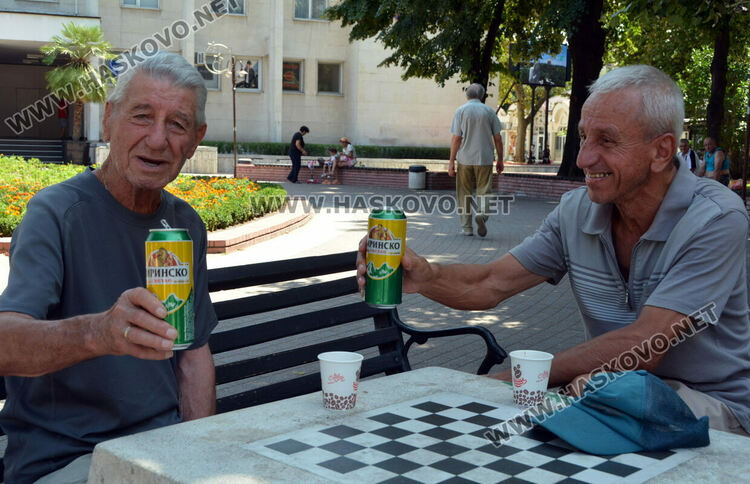 Пълни паркове и басейни в Хасковско в горещата събота