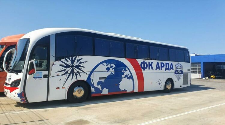Ръководството на ПФК АРДА купи автобус за школата и втория отбор