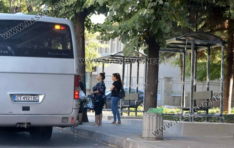 Монтират нови автобусни спирки в Хасково