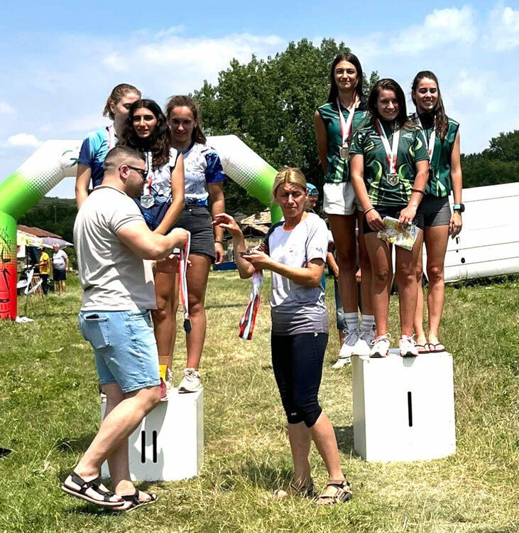 Златни медали за девойките на „Компас“ на щафета в Държавното по колоориентиране