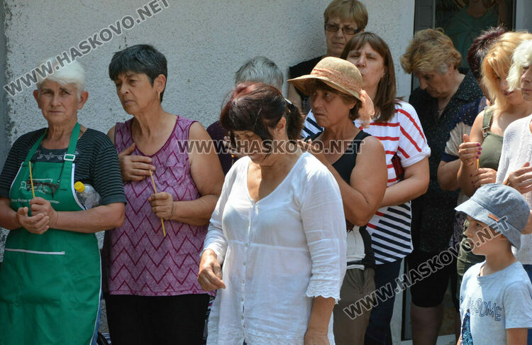 4-месечната Анна Сиванова получи благословия на именния си ден край Тракиец