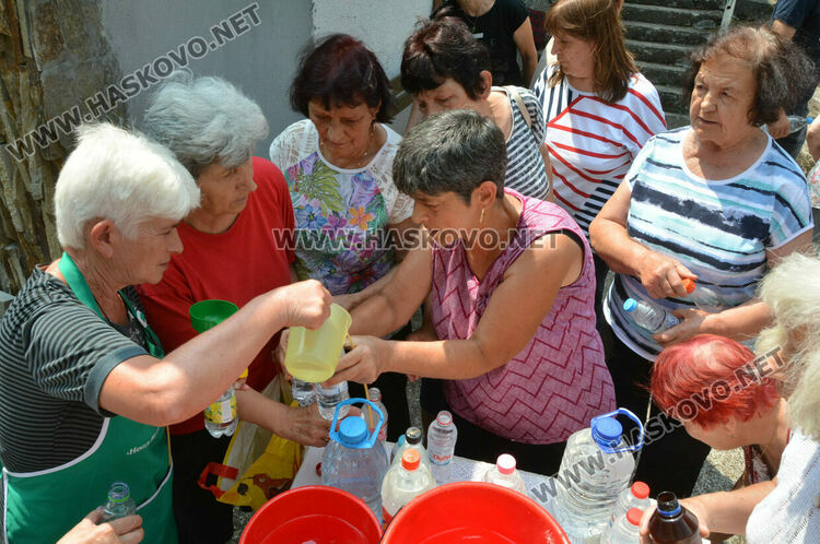 4-месечната Анна Сиванова получи благословия на именния си ден край Тракиец