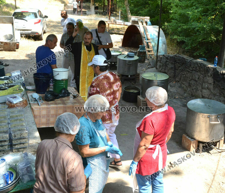 4-месечната Анна Сиванова получи благословия на именния си ден край Тракиец