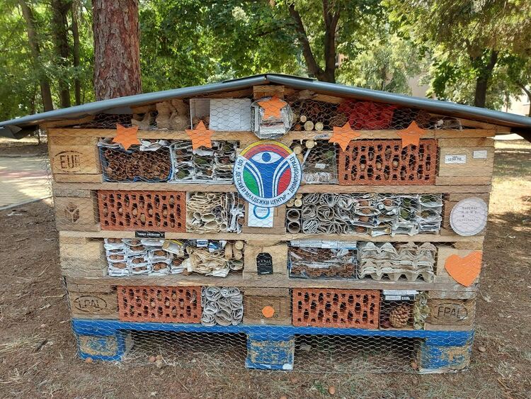 В Димитровград изградиха хотел за насекоми