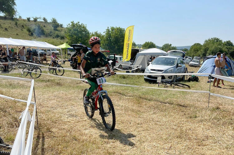 Златни медали за девойките на „Компас“ на щафета в Държавното по колоориентиране