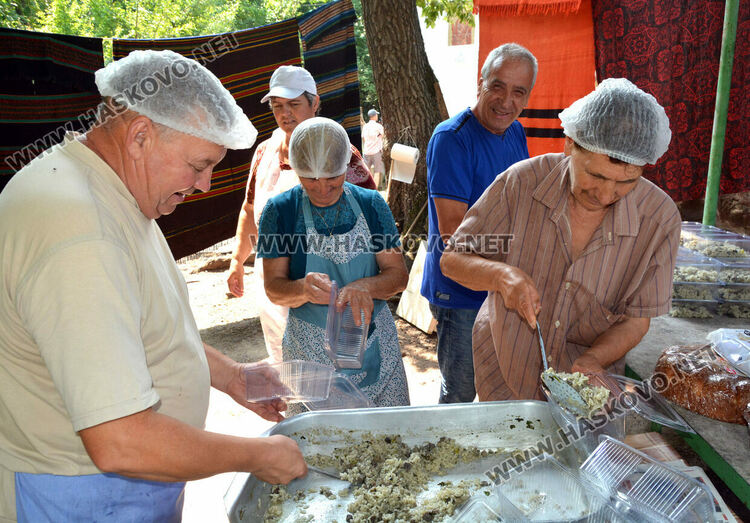 4-месечната Анна Сиванова получи благословия на именния си ден край Тракиец