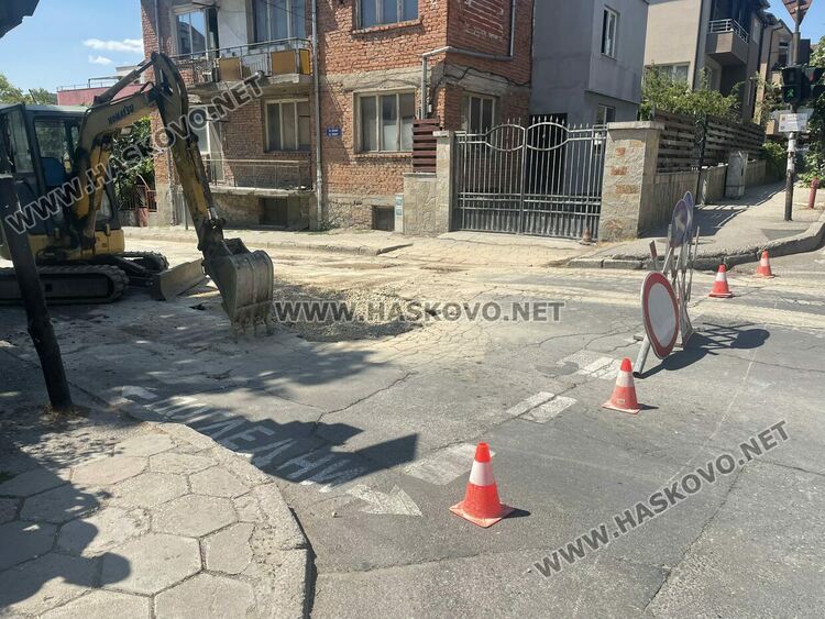 ВиК авария затвори част от улица “Дунав” в Хасково