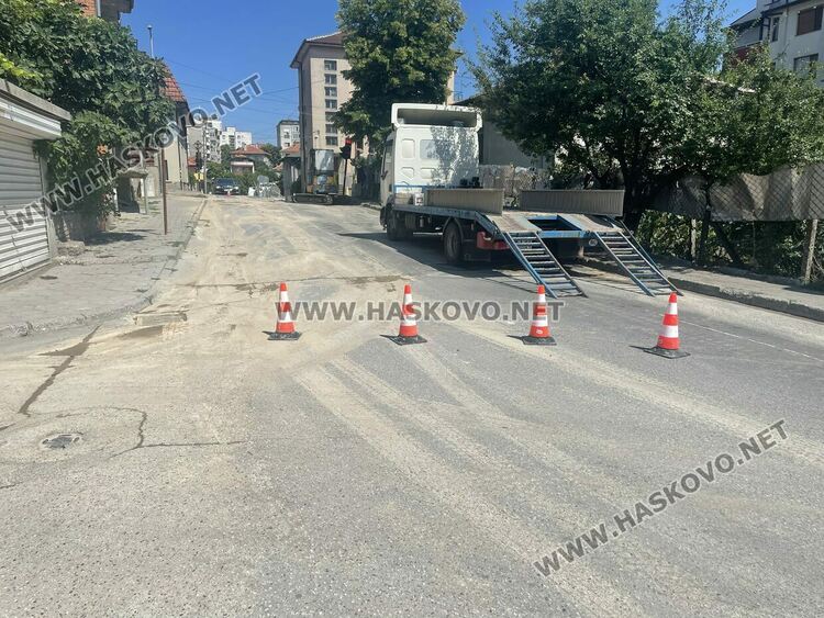 ВиК авария затвори част от улица “Дунав” в Хасково