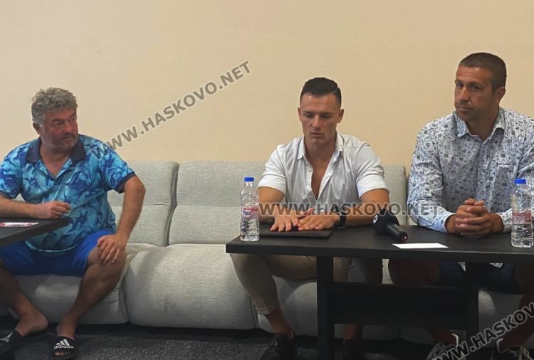 отляво на дясно: Антон Богомилов, Ивайло Крушарски, Деян Христов