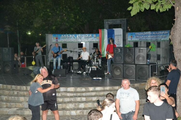Стотици момчилградчани пяха с роклегендите "Диана Експрес"